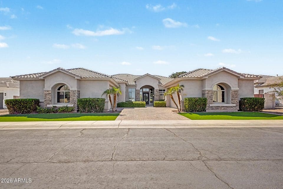 5380 S CROSSCREEK Drive, Chandler, AZ 85249 — photo 1 of 44