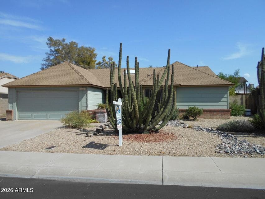 6532 W LUPINE Avenue, Glendale, AZ 85304 — photo 1 of 25