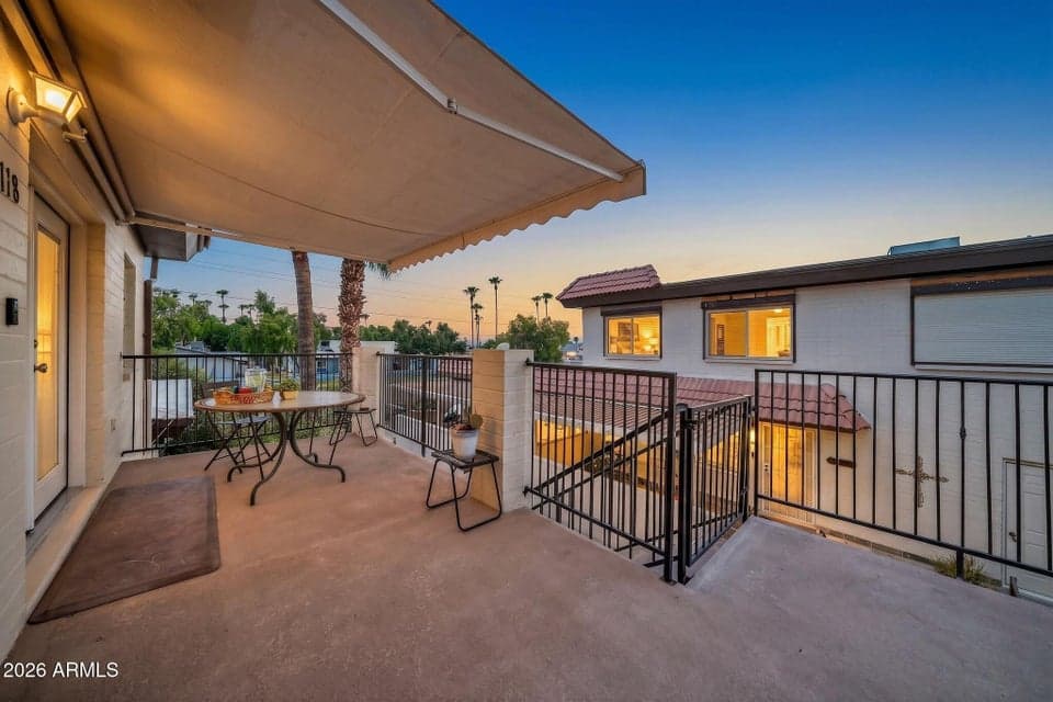 Retractable awning. Virtual twilight.