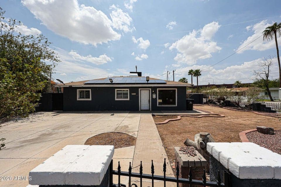 2621 W AVALON Drive, Phoenix, AZ 85017 — photo 1 of 38