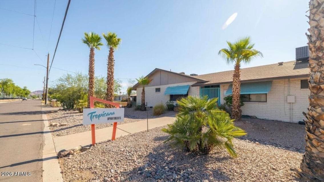 2011 N 51st Street 1, Phoenix, AZ 85008 — photo 1 of 11