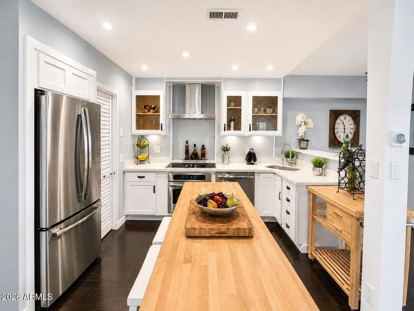 Granite & Butcher Block Island & Walk-in Pantry