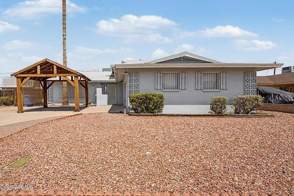 3944 W MONTEBELLO Avenue, Phoenix, AZ 85019 — photo 1 of 33