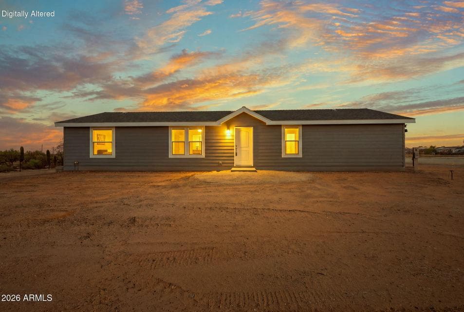 Set in the beautiful sought after Cactus Forest neighborhood. This home has it all! Room for toys, room for animals and even room for a workshop. The With the split floorplan and affordable price will not last long.
