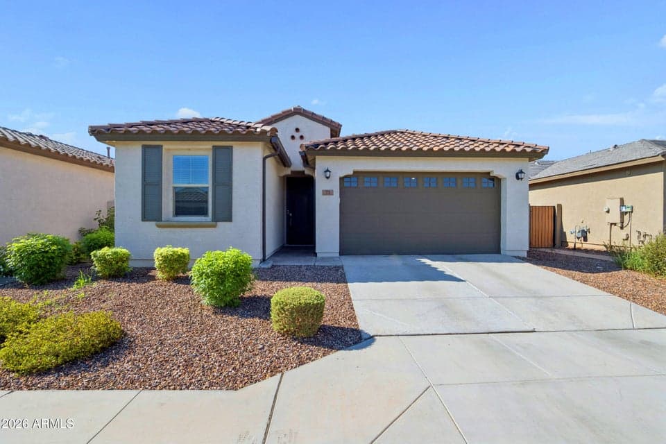 73 E CAPRICORN Way, Chandler, AZ 85249 — photo 1 of 36