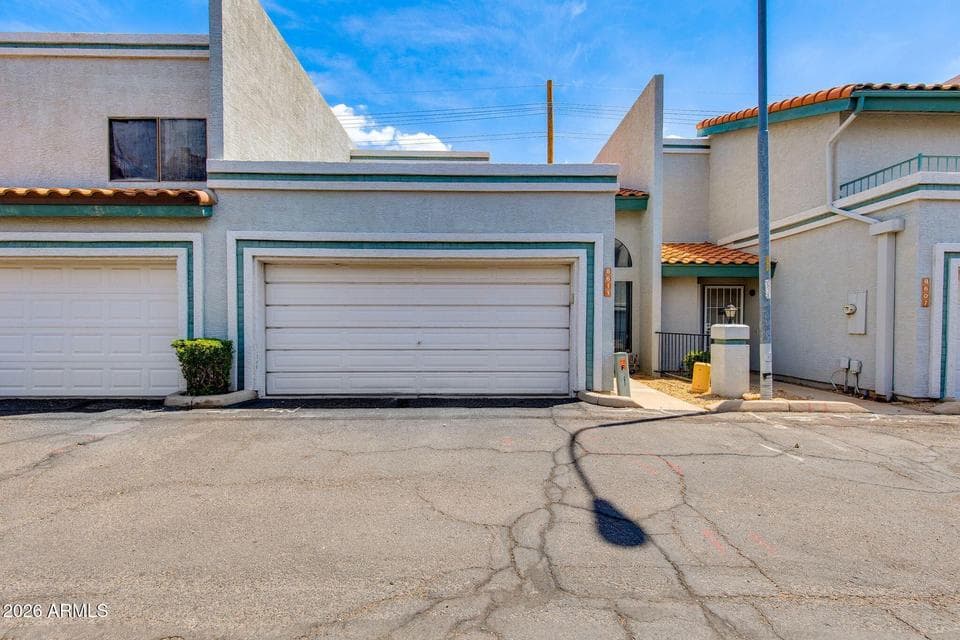 8611 N 67TH Drive, Peoria, AZ 85345 — photo 1 of 37