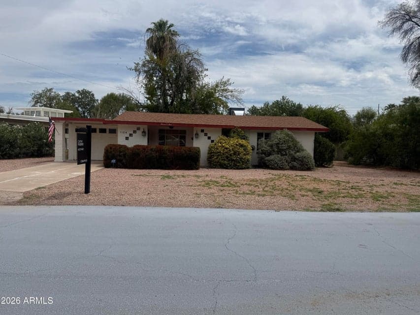 1104 E FERN Drive S, Phoenix, AZ 85014 — photo 1 of 2