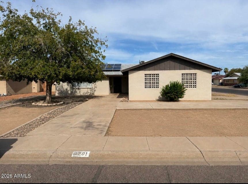 6701 N 42ND Drive, Phoenix, AZ 85019 — photo 1 of 24