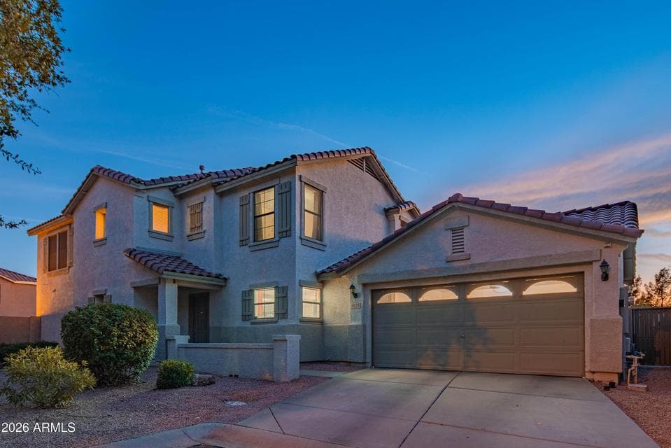 Welcome to 1075 E Parkview Ct, located in the Quail Crest section of The Spectrum.