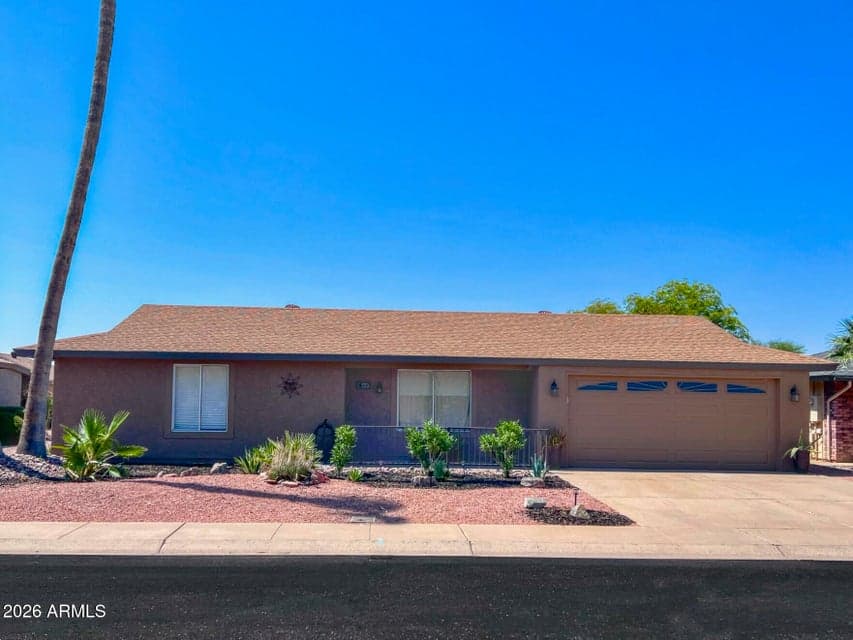 Lovely curb appeal! You need to show this beauty to your buyers!