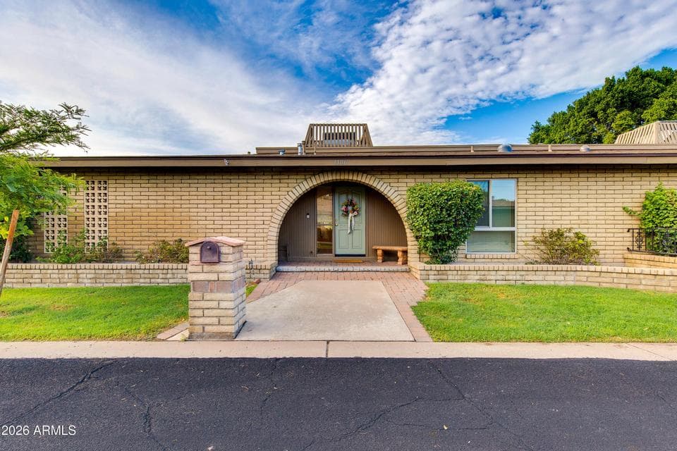 1106 E WAGON WHEEL Drive, Phoenix, AZ 85020 — photo 1 of 49