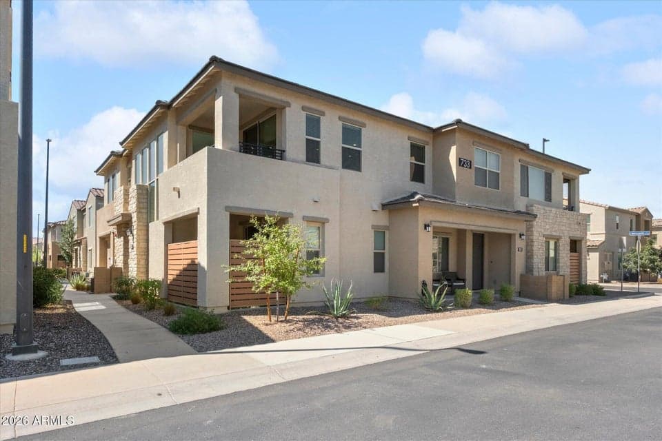733 E LARK Street 202, Gilbert, AZ 85297 — photo 1 of 37
