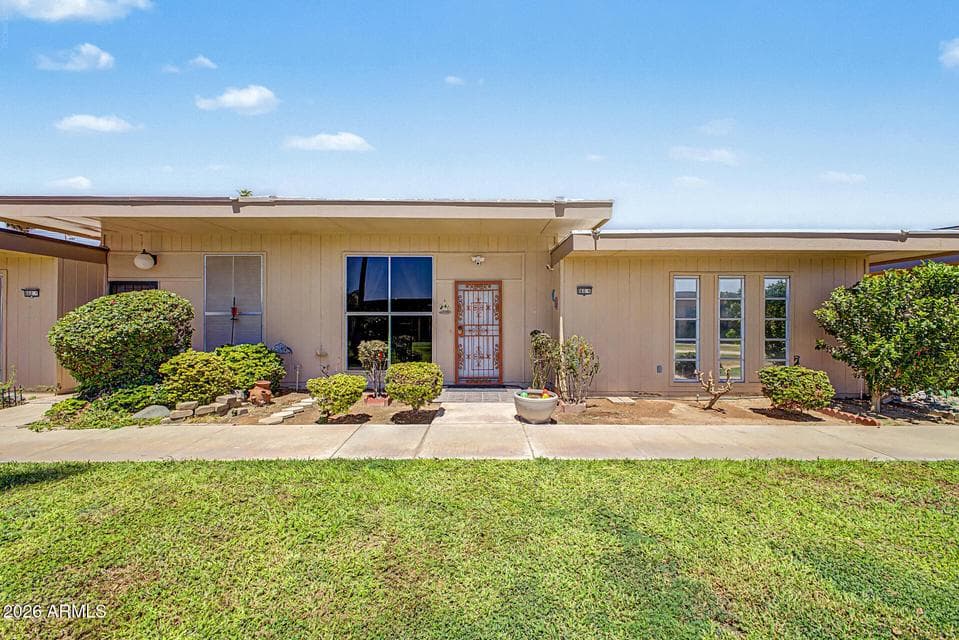 10060 W ROYAL OAK Road N, Sun City, AZ 85351 — photo 1 of 31