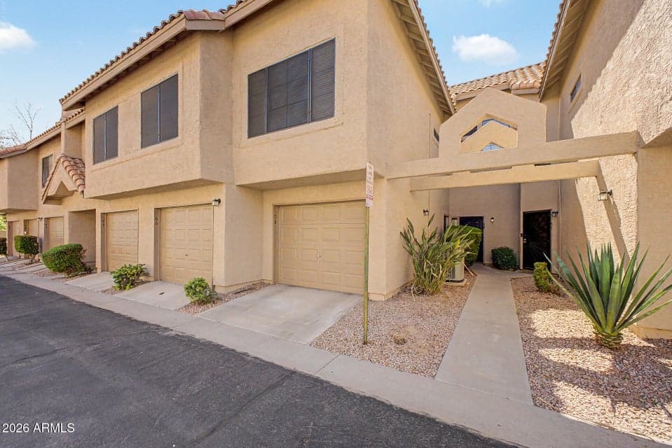 Single level unit....NO interior steps or stairs...GROUND LEVEL