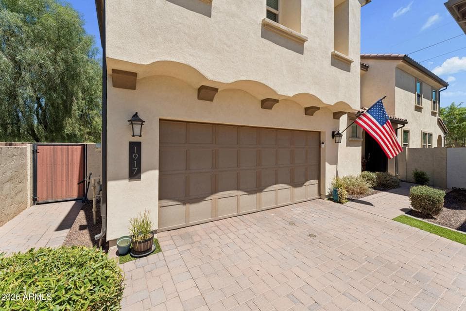 Welcome home to 1917 S FOLLETT WAY, Gilbert, AZ 85295
