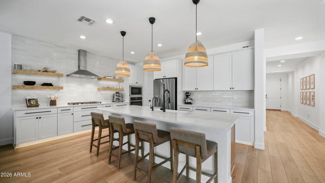 7512 W ODEUM Lane, Phoenix, AZ 85043 — photo 1 of 58