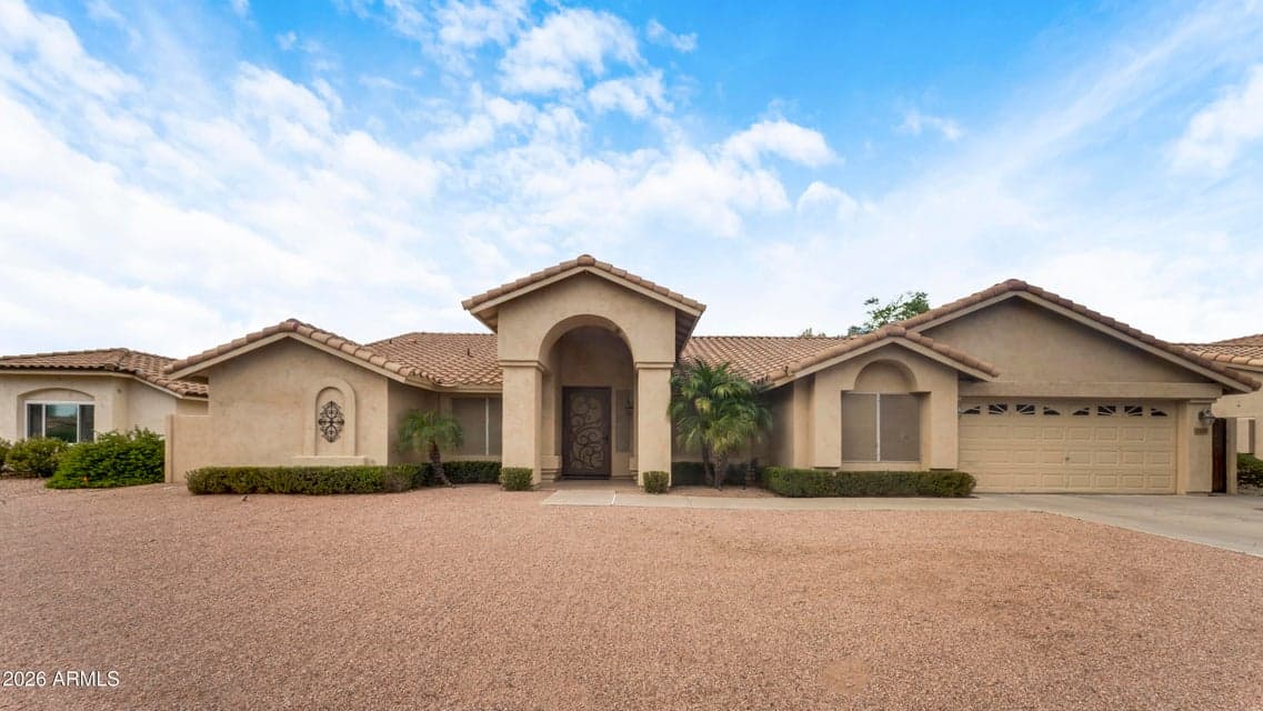 7228 W VOLTAIRE Avenue, Peoria, AZ 85381 — photo 1 of 24
