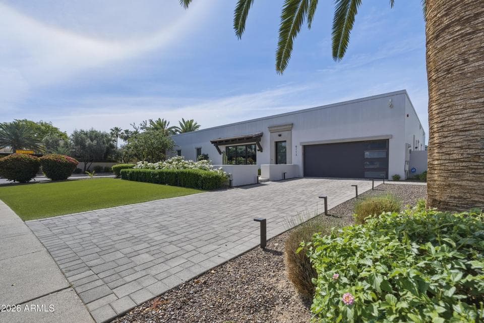 8113 E DEL CADENA Drive, Scottsdale, AZ 85258 — photo 1 of 39