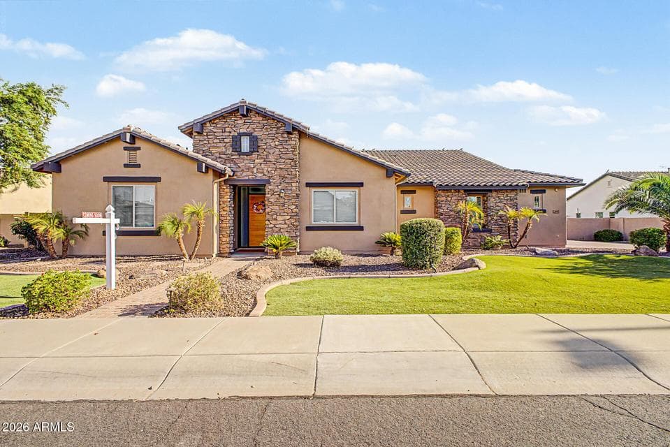 2855 E WARBLER Road, Gilbert, AZ 85297 — photo 1 of 114