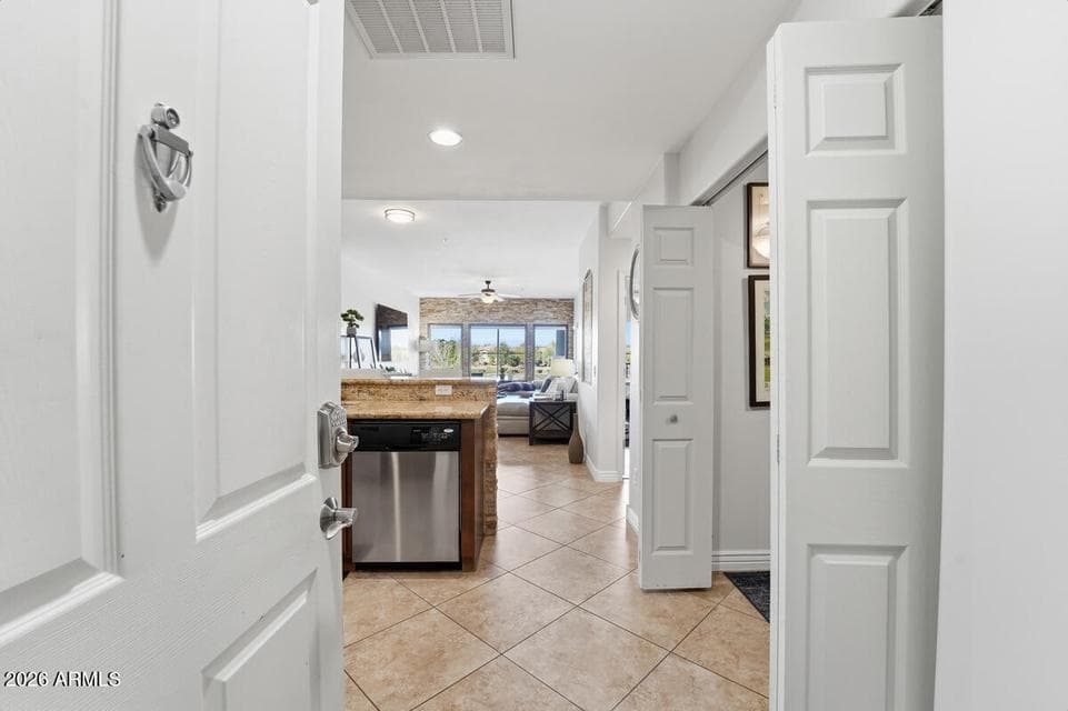 5350 E DEER VALLEY Drive 3255, Phoenix, AZ 85054 — photo 1 of 50