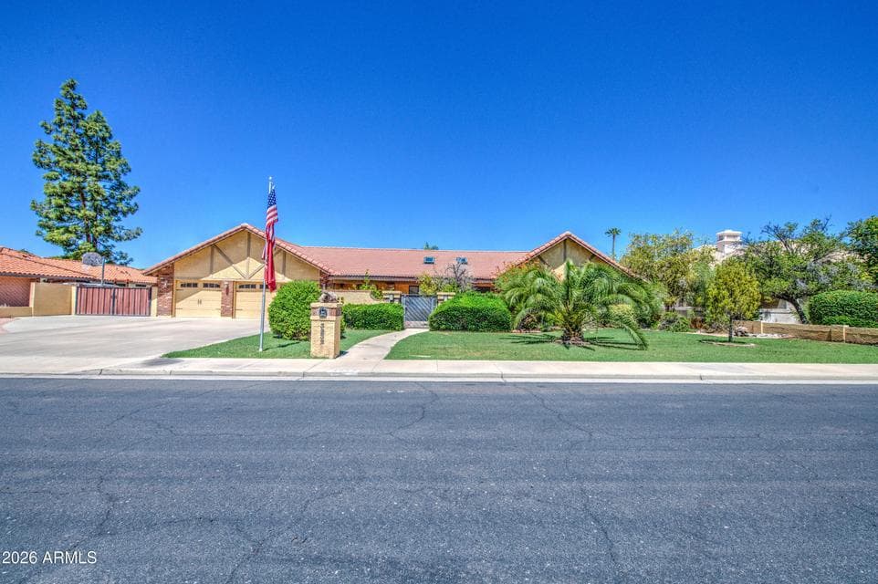 3232 E ELLIS Street, Mesa, AZ 85213 — photo 1 of 107