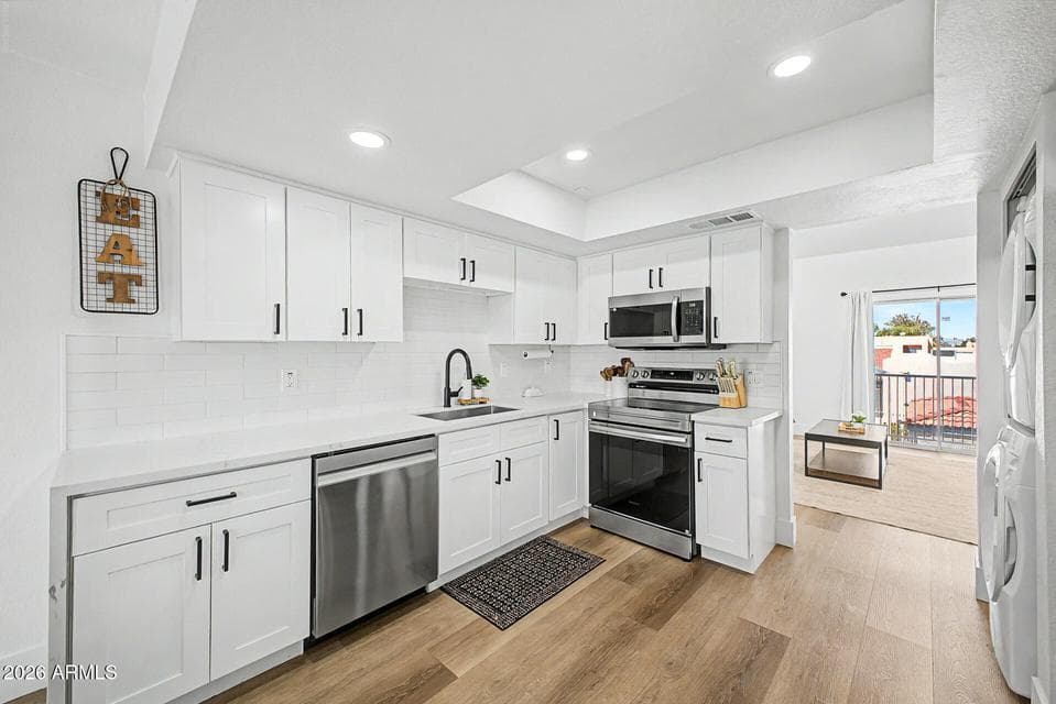 remodeled kitchen, quartz countertops