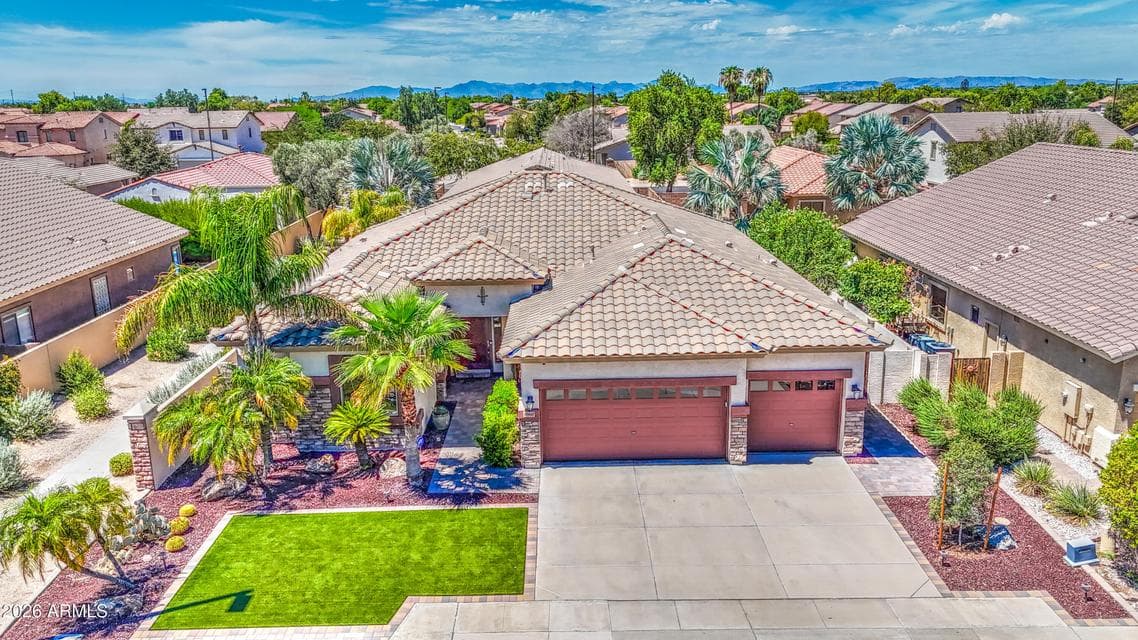 6960 S FOREST Avenue, Gilbert, AZ 85298 — photo 1 of 68