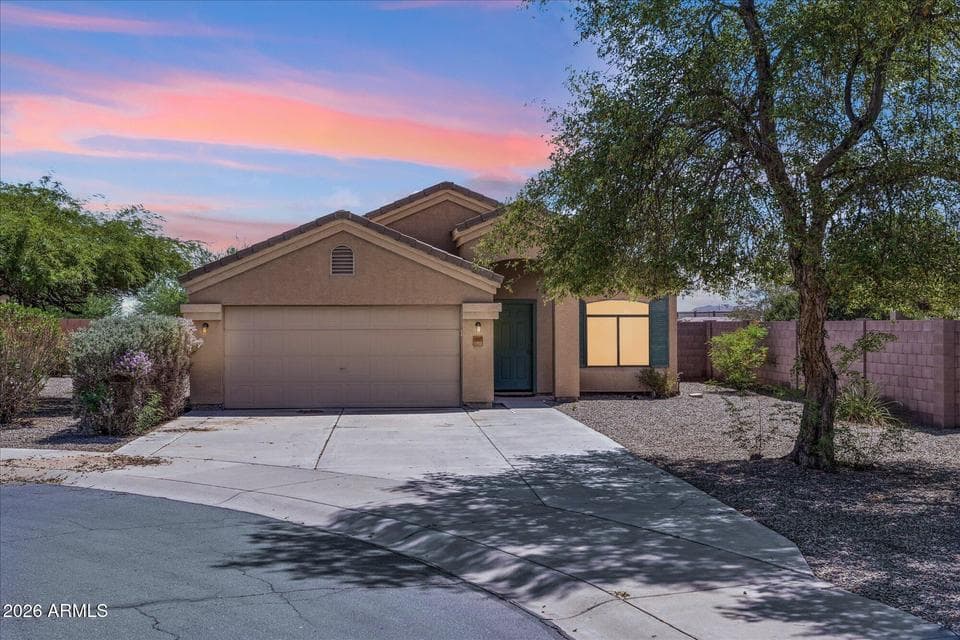 Larkspur Dr Located at the end of a clu-de-sac and ready for its next homeowner