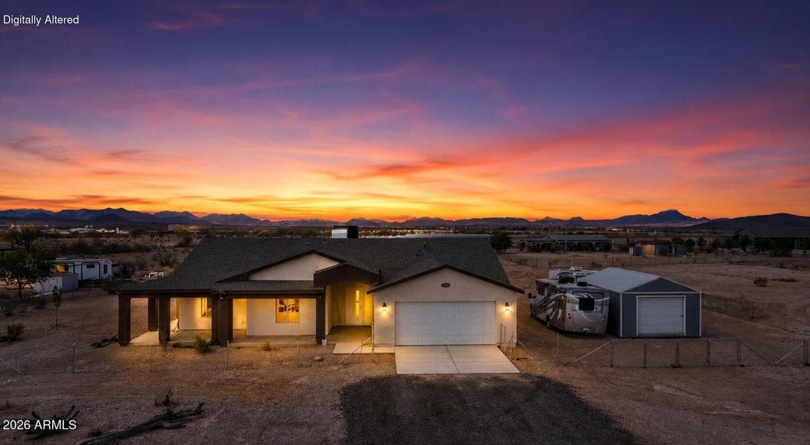 Arizona sunsets, mountain views & wide-open living