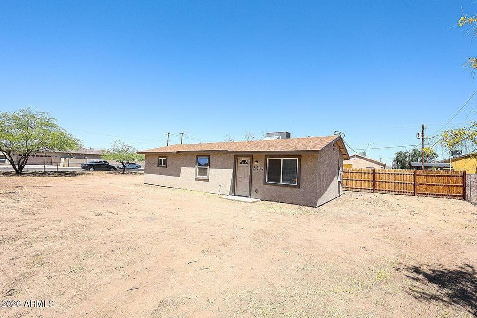 2810 E Roeser Road, Phoenix, AZ 85040 — photo 1 of 18