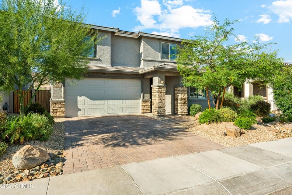 8754 W SAN JUAN Avenue, Glendale, AZ 85305 — photo 1 of 34