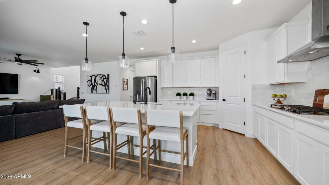 Gourmet Kitchen w/Quartz Counters
