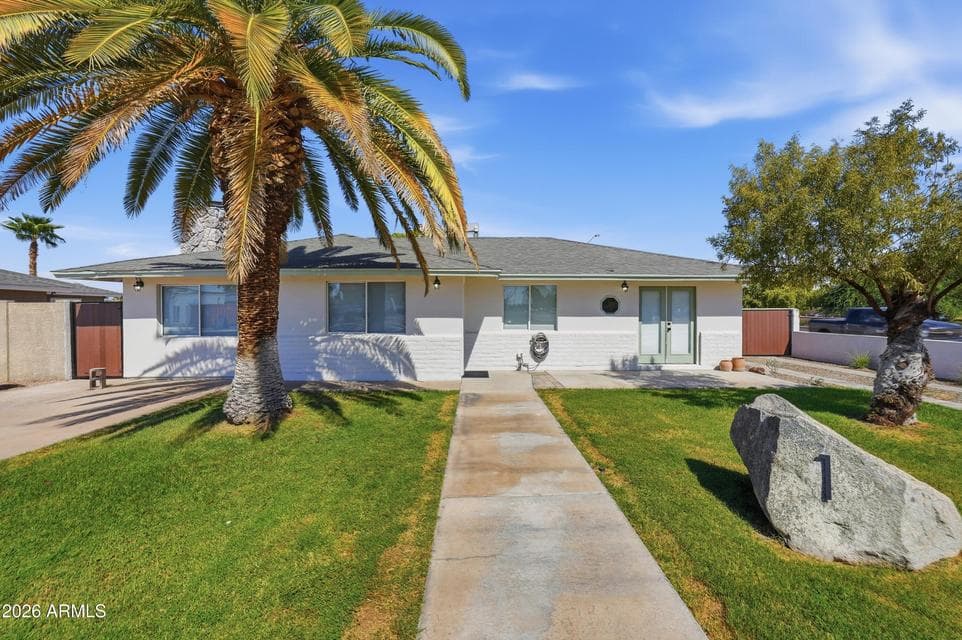1 N COTTONWOOD Drive, Gilbert, AZ 85234 — photo 1 of 32