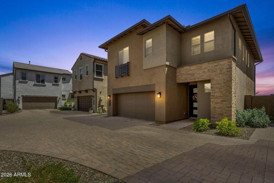 Welcome Home to 2443 W Gloria Lane
