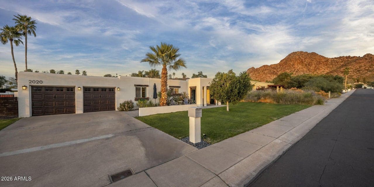 2020 E STATE Avenue, Phoenix, AZ 85020 — photo 1 of 33