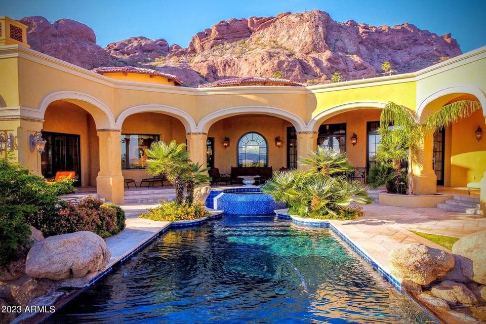 4836 East White Gates Drive Phoenix Arizona 85018 Camelback Mountainside Single Level Privately Gated Estate