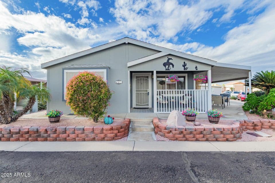 Land Lease Less $700!! Beautiful Curb Appeal