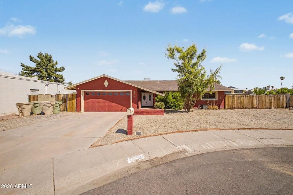 Large cul-de-sac lot with RV gate