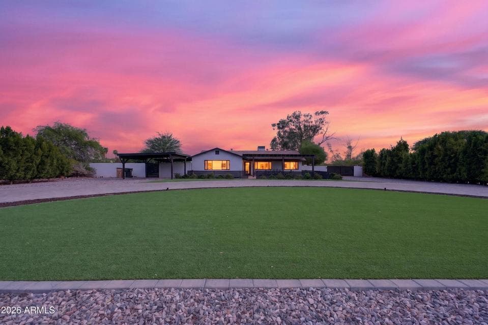 Welcome to 8829 W. Mariposa Grande in Peoria AZ!