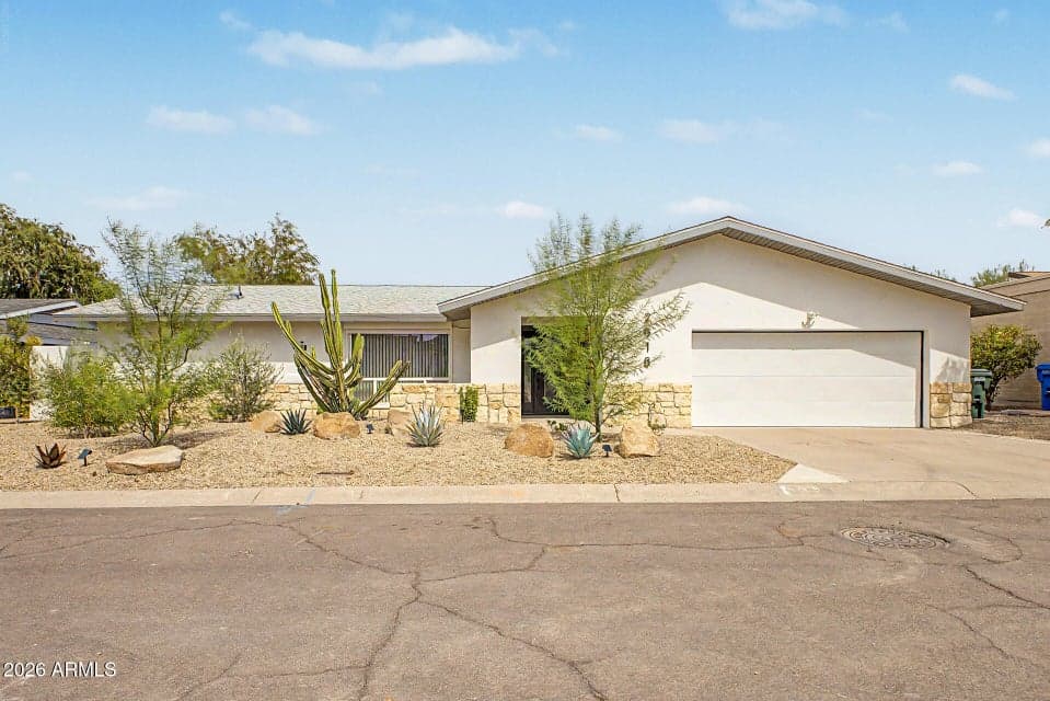 2818 E MALAPAI Drive, Phoenix, AZ 85028 — photo 1 of 39
