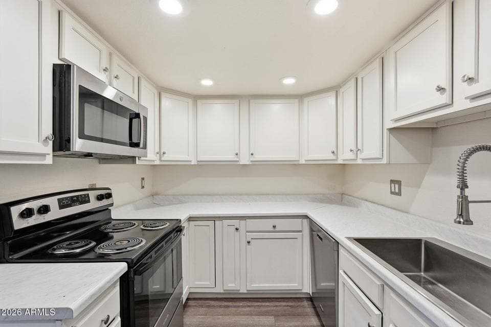 12440 N 20TH Street 106, Phoenix, AZ 85022 — photo 1 of 21