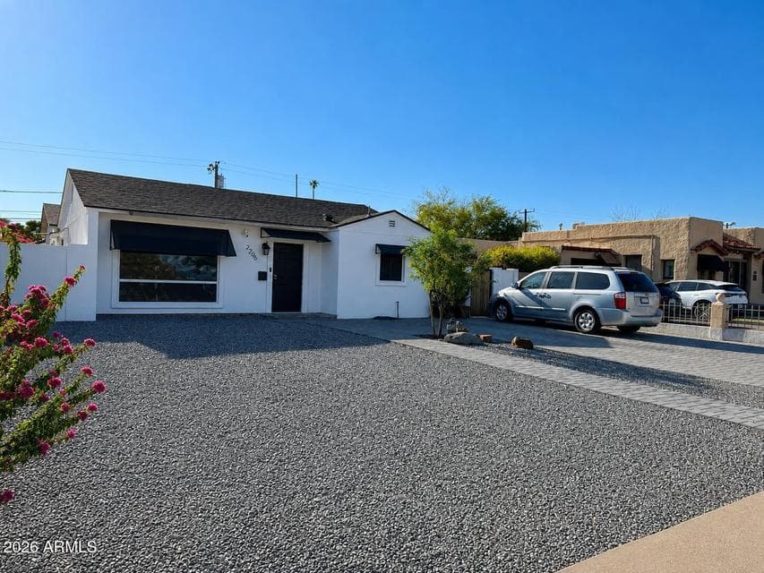 2206 N 15th Avenue, Phoenix, AZ 85007 — photo 1 of 16