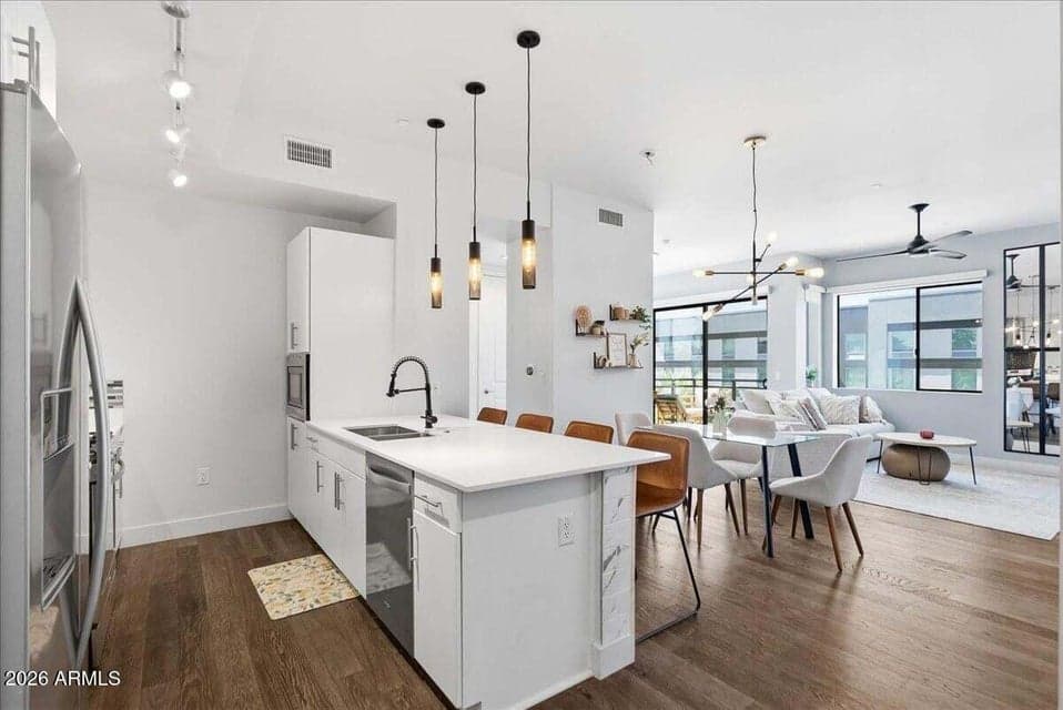3131 N CENTRAL Avenue 4001, Phoenix, AZ 85012 — photo 1 of 36