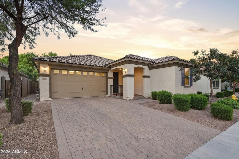 3934 E CONSTITUTION Drive, Gilbert, AZ 85296 — photo 1 of 47