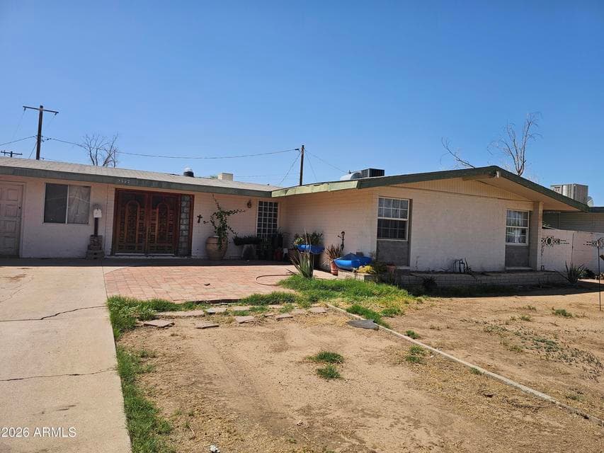 5637 W HEATHERBRAE Drive, Phoenix, AZ 85031 — photo 1 of 1