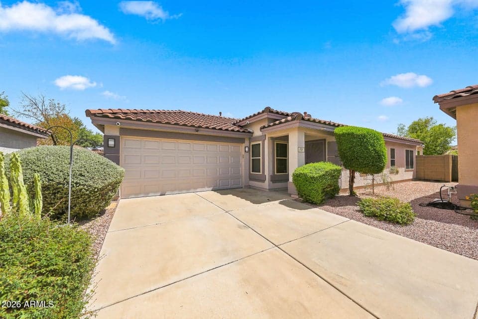 731 E ROSE MARIE Lane, Phoenix, AZ 85022 — photo 1 of 33