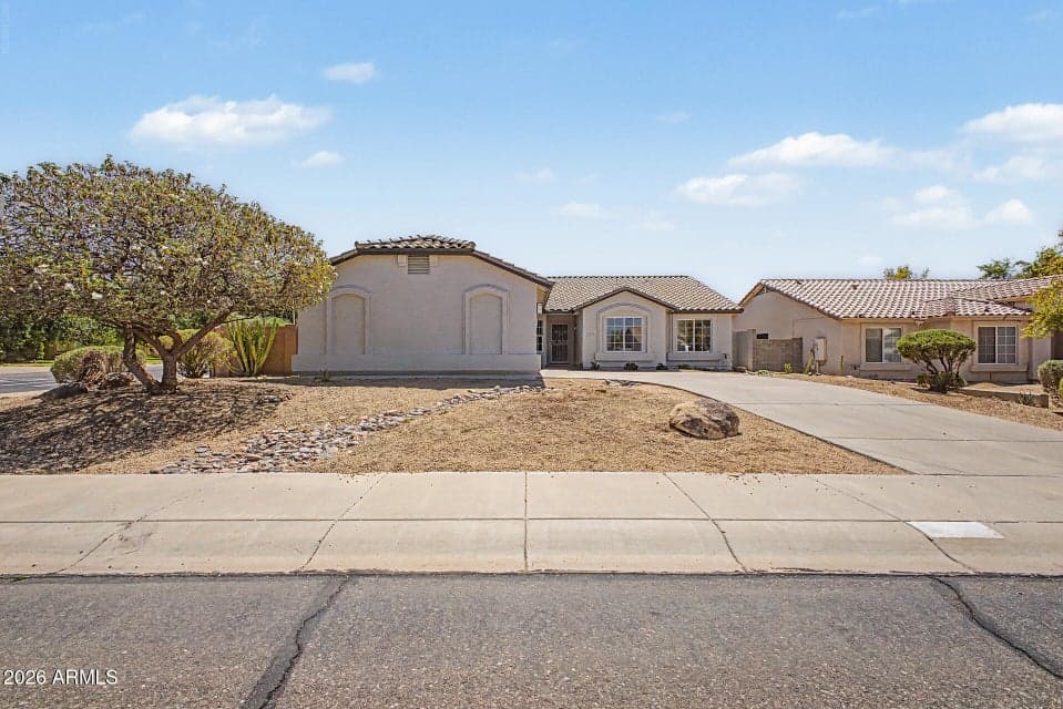 1325 E CONSTANCE Way, Phoenix, AZ 85042 — photo 1 of 36