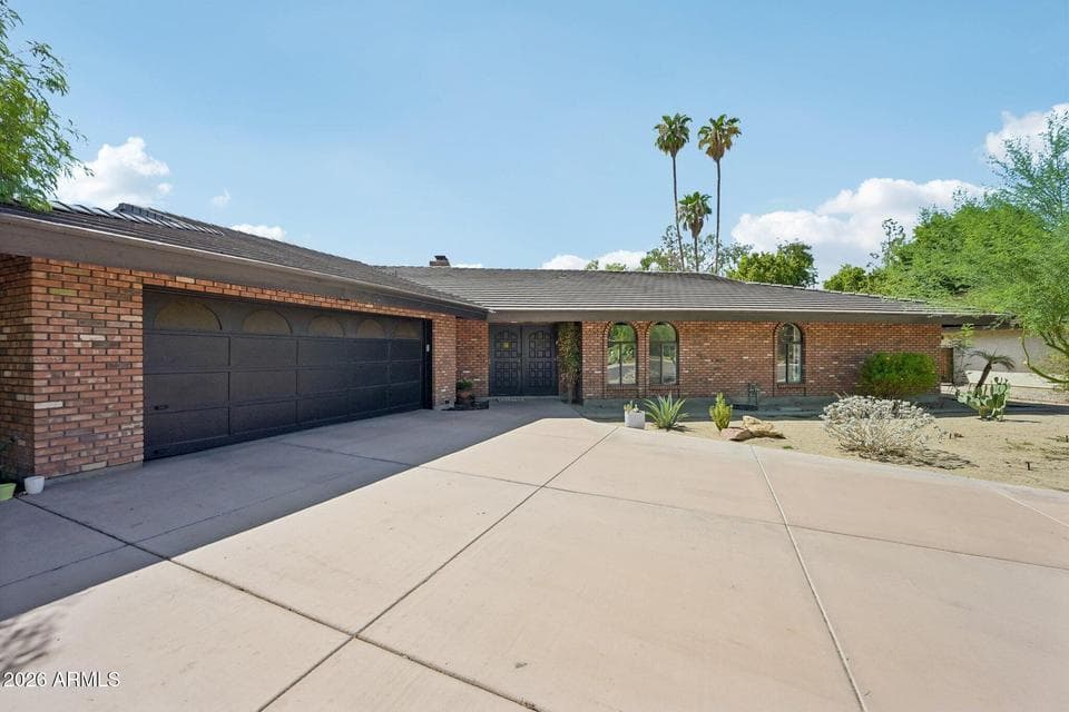 123 E LOMA VISTA Drive, Tempe, AZ 85282 — photo 1 of 33