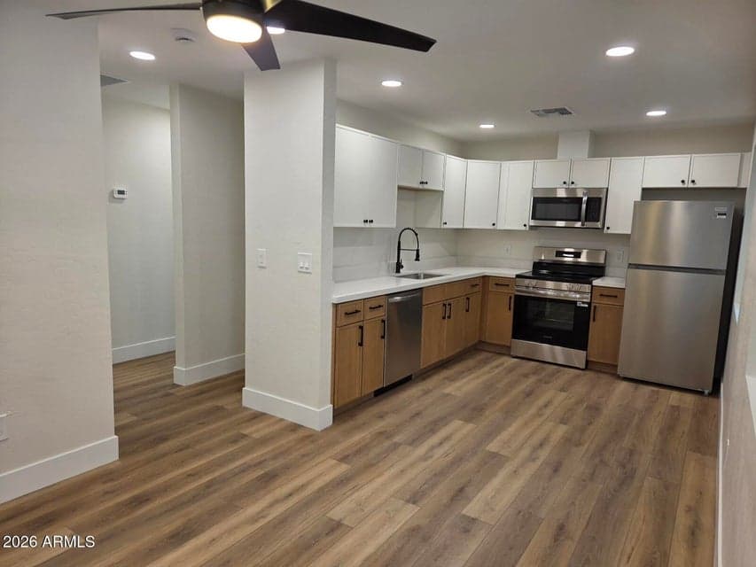 824 N 11TH Avenue 1, Phoenix, AZ 85007 — photo 1 of 13