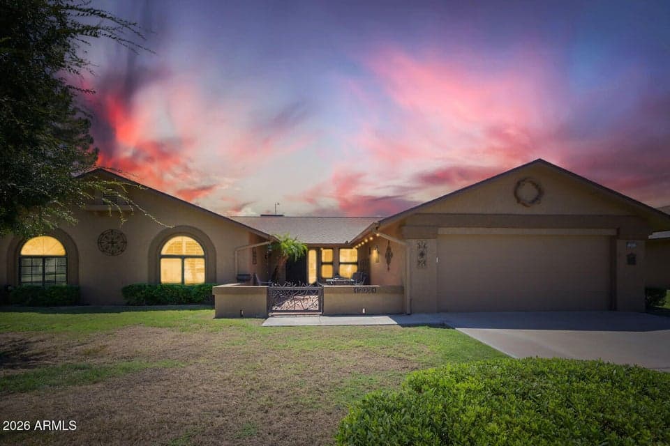 Beautiful home, great curb appeal, low tax area of Sun City West!